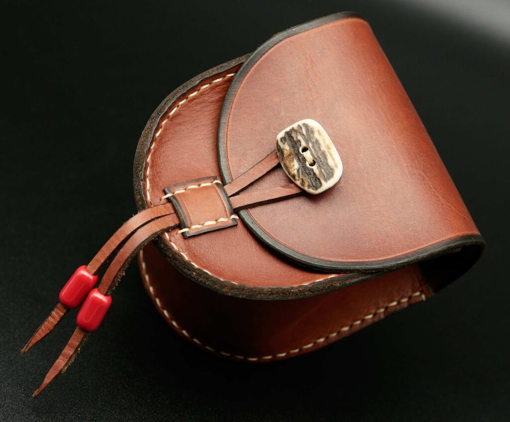 Handmade leather fly fishing reel case  Leather handmade, Fly fishing,  Fishing reels